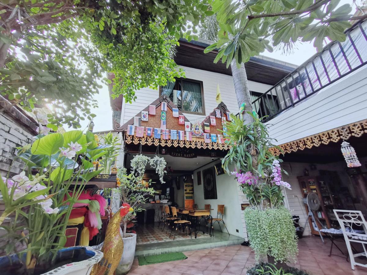 Tavee Guesthouse Bangkok Exterior photo