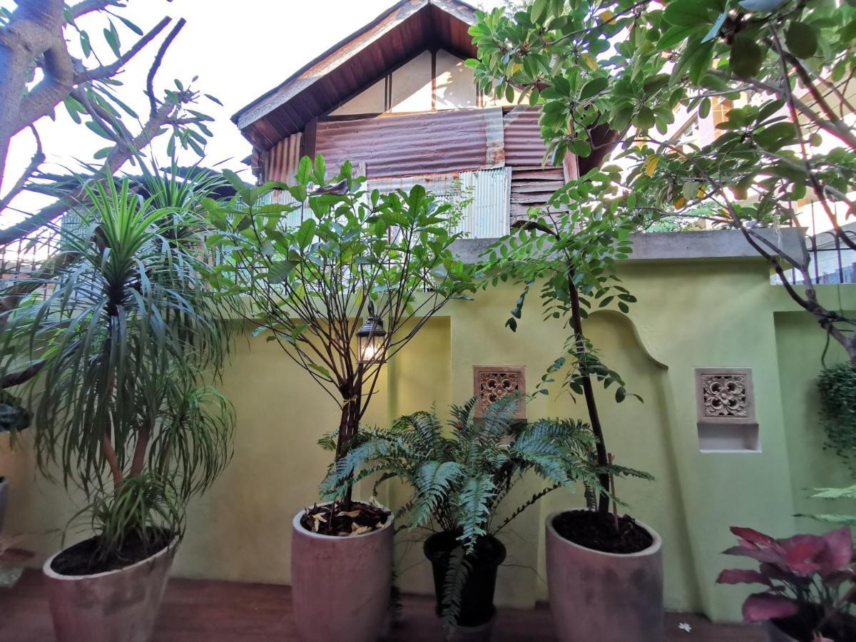 Tavee Guesthouse Bangkok Exterior photo